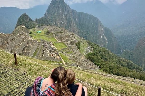 Machu-Picchu-com-criança