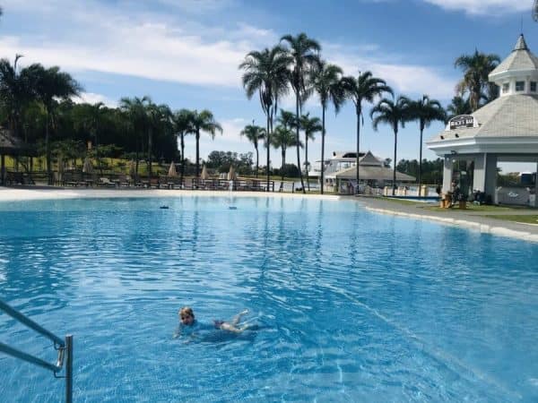 Mavsa-resort-piscina